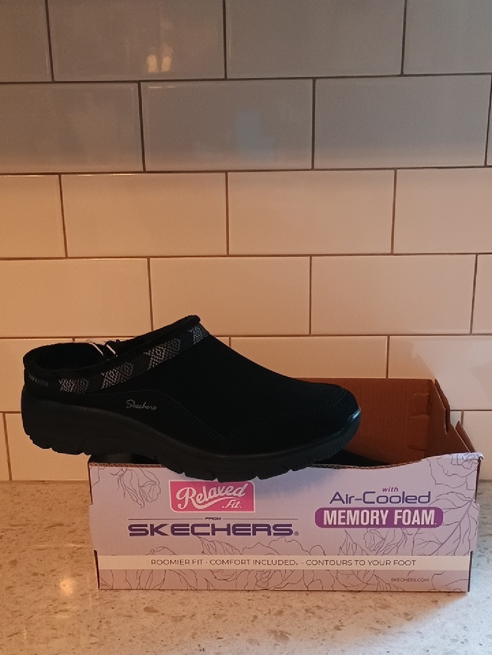 NIB Woman's Sizes 7, 8, 9.5 Skechers Black Slip-On with Patterned Collar
